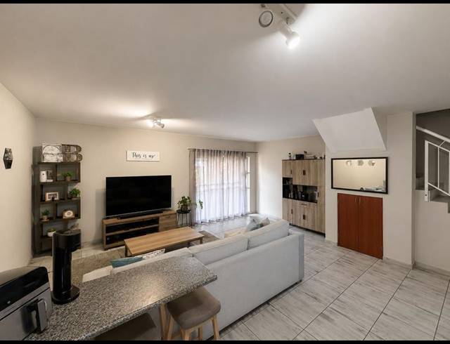 2 BEDROOM PROPERTY TO RENT IN GREENSTONE HILL